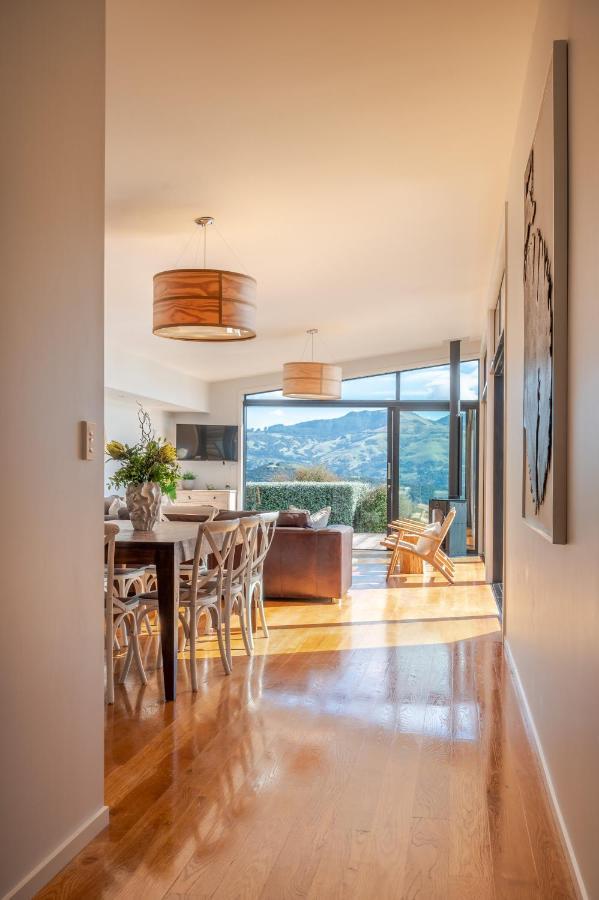 Million Dollar View - Takamatua Holiday Home أكارو المظهر الخارجي الصورة